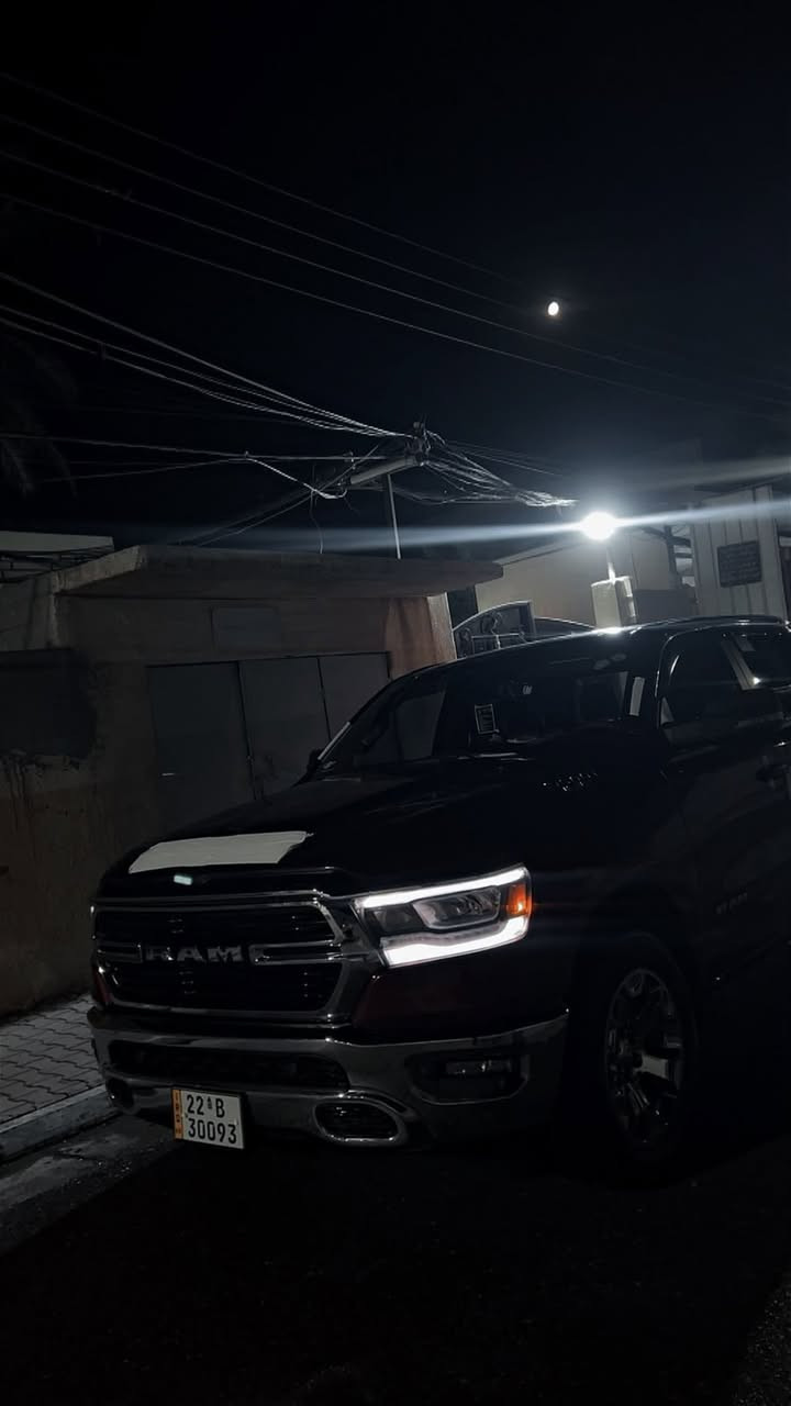 السلام عليكم 
DWG RAM 2023 
السياره حادثها كما موضح بل صوره 
بدون دواخل بدون ايرباكات 
فول مواصفات 1/1 

كشن كهرباء 
فورويل السياره 
عداد سرعه 
تحديد مسار 
حساسات 360 درجه 
تحكمات استيرن 
عداد دجتيل 
ماشيه 30 ميل 
شاشه كبيره 
كشن تدفئه 
استيرن تدفئه 
عليها منظومه غاز شادها على ايدي 
صفر جديده 
السعر ب 290 وبيها مجال للشراي 
لل استفسار ***********
رقم اربيل 
شرط التحويل
