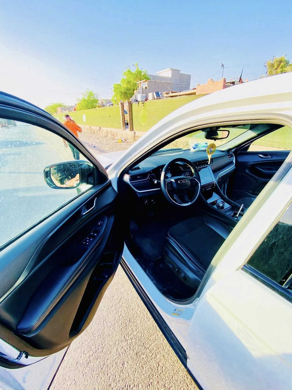 السلام عليكم
جيب البيع الموديل 2024 اللون ابيض 
1لادار 
2سياقه ذاتيه 
3كشنات منفصل 
4شاشه 
تخم تاير ويل جديد 
عداد الاكتروني 
سياره جديده بمعنى الكلمة كلين تايتل 
ماشيه 8زيرو 
صندوق كهرباء 
كشنات كهربائي 
رقم دولي 
بدون حادث مجرد سرقه جاملغ وبنيد مرجعات نفسهن ليبل واحد السعر280يعني شدتين وثمانون  
العنوان بغداد 
رقم الهاتف ***********
