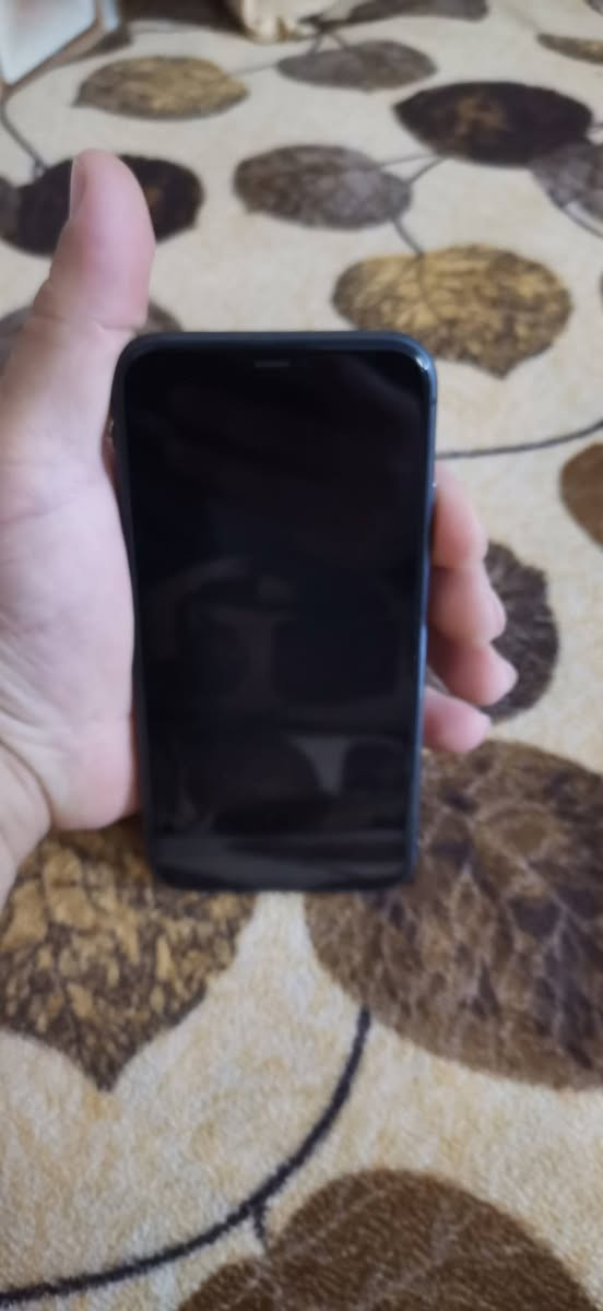 ايفون 11 عادي الجهاز شرط مامفتوح نورمان ذاكرتو 256 بطاريه 83 الجهاز فول نضافه السعر 280  (***********)
