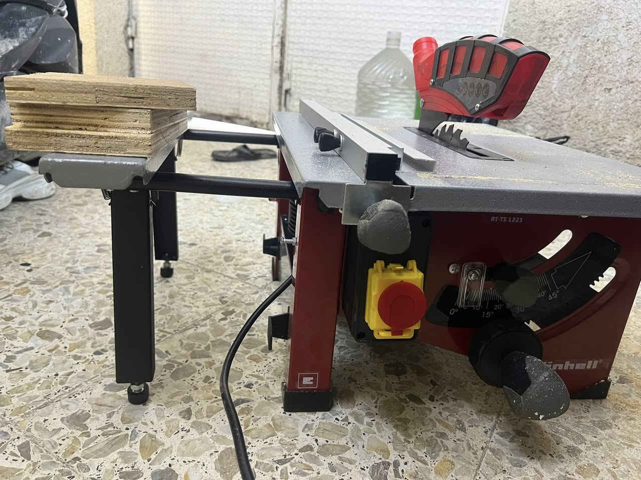 السلام عليكم منشار من ماركت انهل الالمانيه 1200واط ✅
حجم القرص 8وربع ✅

4800دوره بالدقيقه ✅

القرص يصعد وينزل ✅

ميلان 45 درجه يكص✅

حجمه 65❎52

للبيع بغداد السعر ٢٠٠ وبي مجال قليل *********** (( جديد بالكارتونه كامل ملحقاته))
