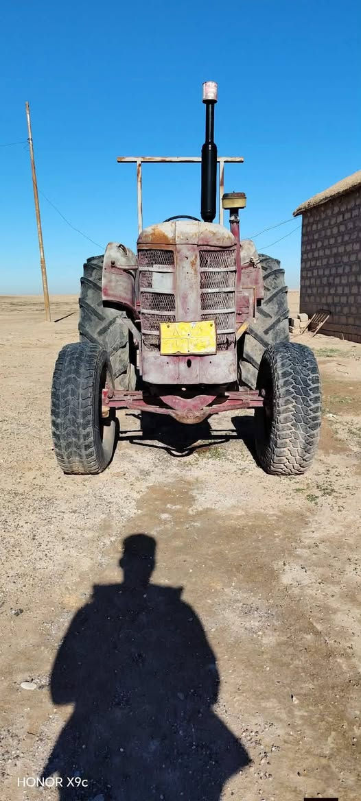 السلام عليكم 
مكلف بالنشر للبيع تركتر بولندر شغال جاهز شرط سلف مسجل رقم نينوى كير ومحرك واكسل شرط العنوان  الموصل ناحية القياره السعر ٣ مليون
للاستفسار اكثر الاتصال على الرقم ‏‪***********‬‏
