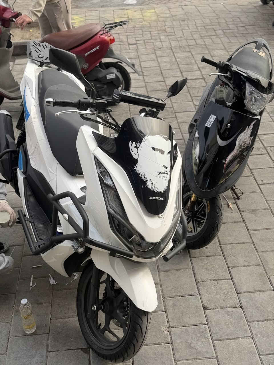 سلام عليكم دراجه pcxجيل رابع ياباني مكينه 160وكاله ماشيه 19الف ABSدراجه فول نضافه  مكان مدينه الصدر الاورفلي ***********
