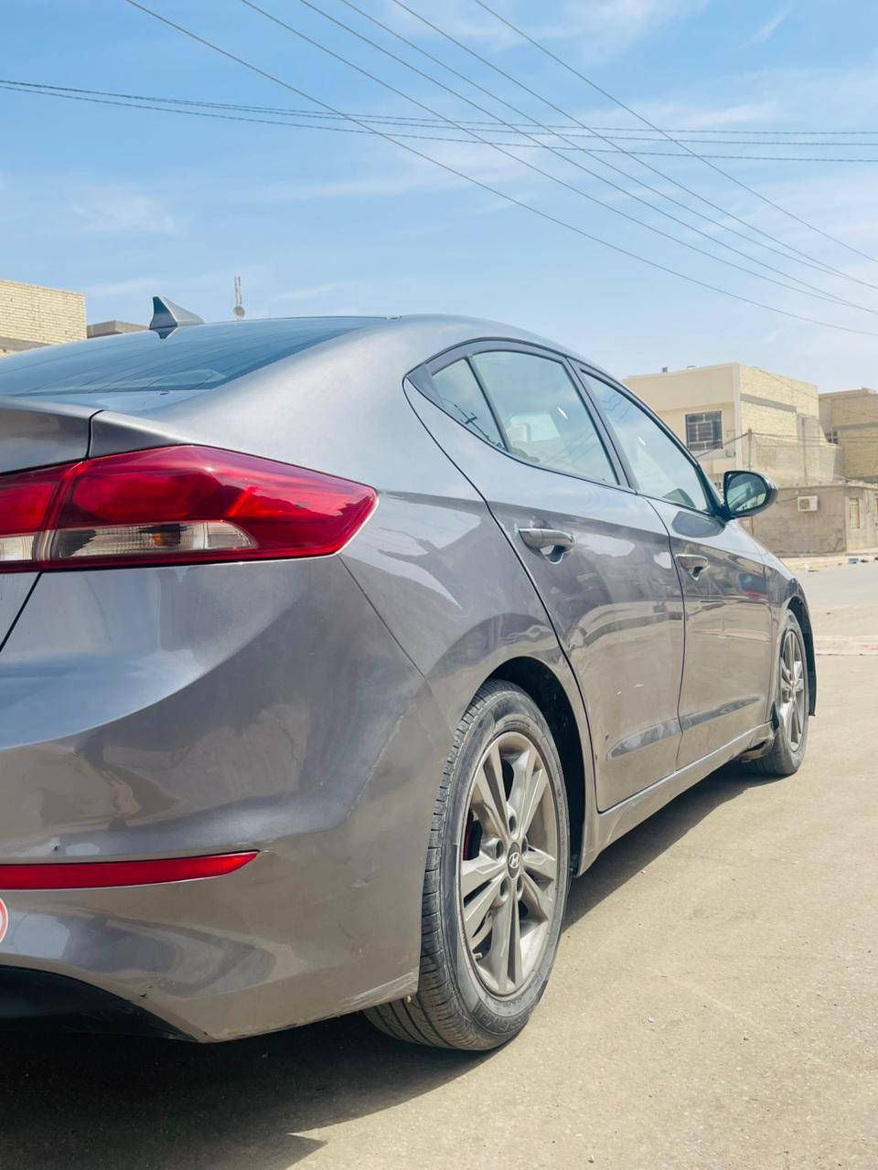 سلام عليكم هونداي النترا موديل 2018وارد امريكي تبديل بنيد والباقي كفاله عامه من ضربه والصبغ والفتح وتبديل سياره جديده مواصفات حلوه محرك 2000شاشه كبيره كامره دواره ويل كب تحكم استيرن رادار امامي خلفي رادار جانبي سياره جاهزه من كلشي كير ومكينه  حداديه تبريد تخم تاير كهربايات رقم نكليزي مشروع وطني سياره سعر 120وبيها مجال حك جيه بس المكينه مفتوحه مكان سياره كربلاء الحر ***********
