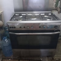 هذا الطباخ للبيع شغال كامل السعر 100 ألف وبيه مجال  07737507635