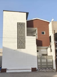 ١٠٠م • ٣ غرف • خلف دينار مول