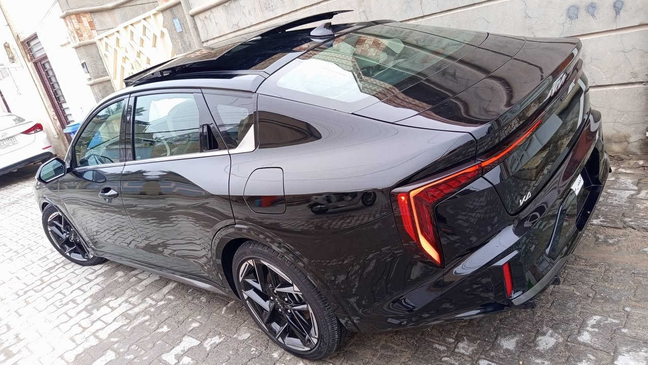 سلام عليكم البيع كي 4k موديل 2025 سيارة مواصفات فول جي تي لاين حادثها جاملغ يسرى  وبنيد فقط مكان سيارة بغداد رقم الهاتف ***********
