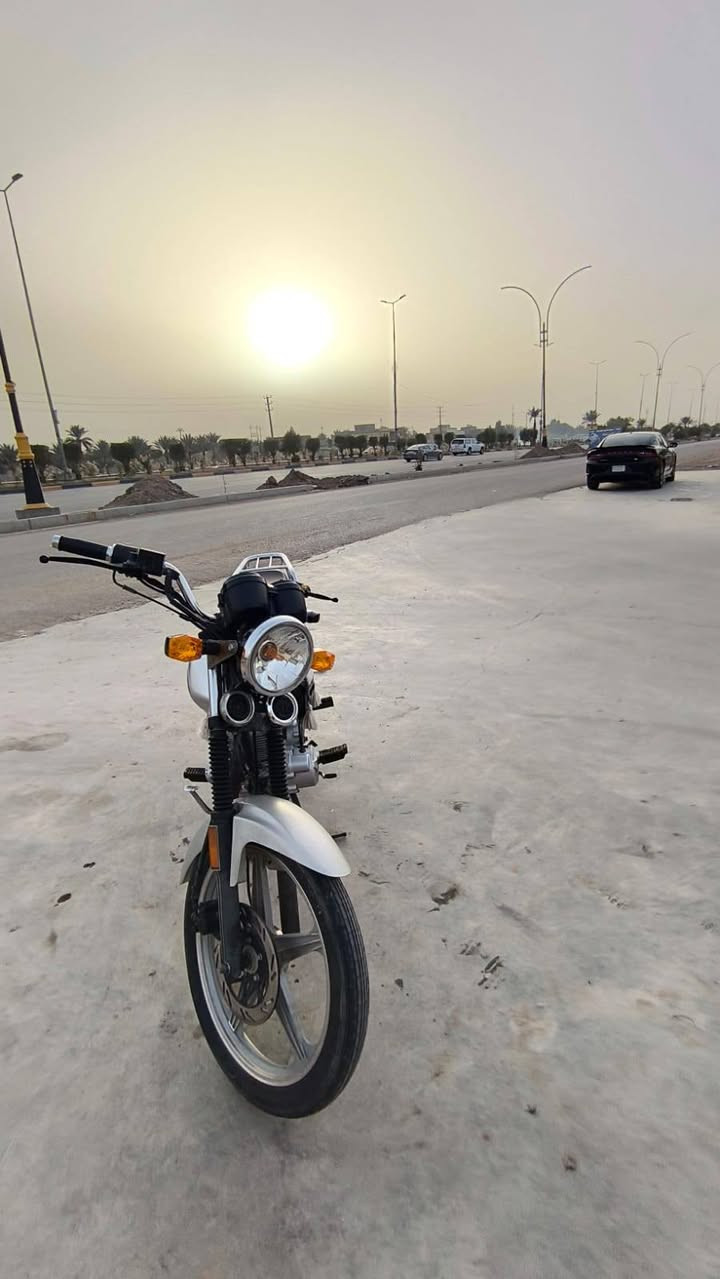 سلام عليكم دراجه دايون البيع اوراق اصولي مديل 2020 ما مفتوح بيها برغي ما نقصه كلشي كامله مكمله سعر 900 وبيها مجال شي قليل الموشراي لايخابر ***********
