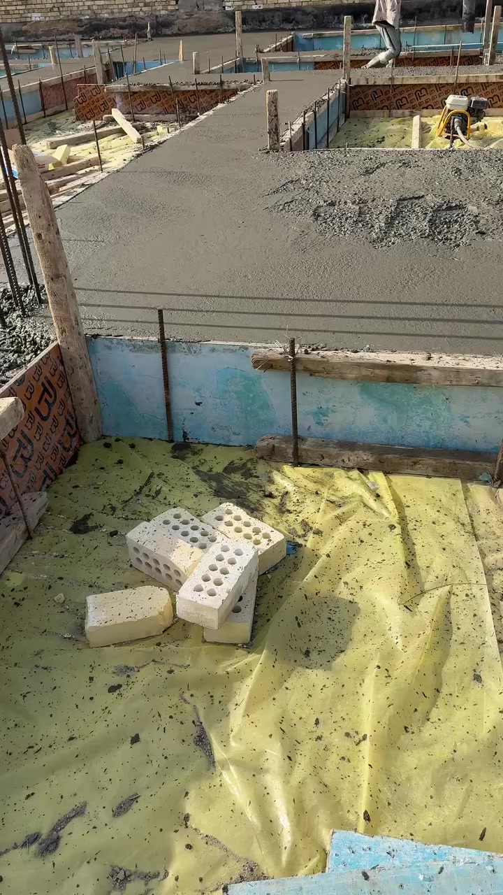 اللهم صل على محمد وآل محمد
تم بحمدلله صب رباط ارضي شريطي في التنومة الأكوات 

تم الصب بقوة انضغاط C35 حقيقي
 

#للصب_المركزي_الجاهز في جميع مناطق البصرة 

للتواصل *********** 

🔴 اهم مواصفات الكونكريت لدينا:-  

1-جميع المواد ( الحصى والرمل والاسمنت ) مفحوص مختبرياً 

2- الماء المستخدم في الخلط RO وخاضع للفحص .

3- المواد المضافه تكون حسب الطلب ومستورده من اوربا .

4- معاملنا فوول اوتاماتيك .

▪️ الانتاج والاشراف من قبل كادر هندسي من ذوي الخبره

المعمل يحتوي على 5 بم {43,42,36,34,34} ويحتوي على 16 خباطة 

حسين المنصوري #للكونكريت_المركزي_الجاهز

ونسأل الله التوفيق للجميع يارب
