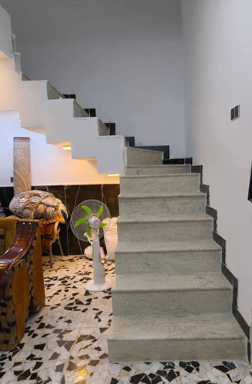 دار للبيع المساحة 150م في حي نداء بمنطقة 47 المنطقة الذهبية قرب شارع كربلاء وقريب عل شارع 60 العارضي وقريب عل المدارس طابق ونص البيت جديد الله شاهد ستوه طلع من عنده البنا بناء حديث طابو صرف
وقريب عل مدرسة ال طه
الطابق الاول/ يتكون من غرفة عدد 2 وصالة كبير ومطبخ واستقبال ومنور عدد 2 و حمام عدد 2 وطارمة كبير ⬇
كاشي سيراميك بورك مجاري ماء كهرباء كله جاهز طابوق جمهوري صب مسلح كونكريت حدادية البيت فخمه وثقيله جدا
ومميزه 
الطابق الثاني/ يتكون من غرفه عدد 2 وصاله كبير 
للاستفسار. / رقم الهاتف ‏‪***********‬‏
