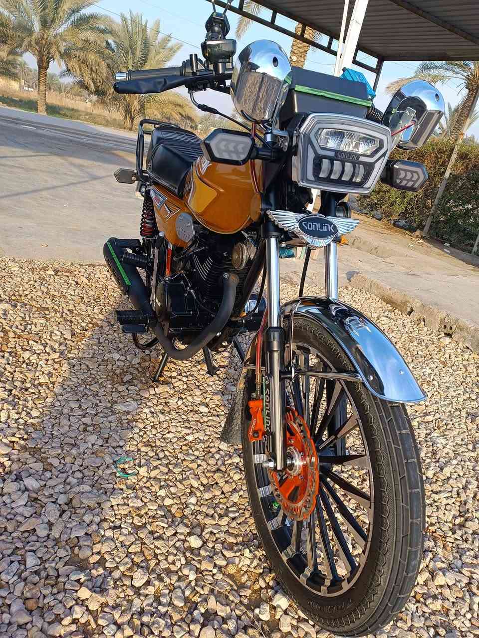 سلام عليكم سافان موديل 24 سونك الاصلي مكينه سوده حجم المكينه 200 سي سي ماشيه 2500 حقيقي بصمات 2 سويجات 2 تشغيل عن بعد  كهربائيات كامله اي نقص مابيه اوراق كامله / السعر. مليون بيه مجال./  مكان الدراجه بابل المحاويل    ***********
