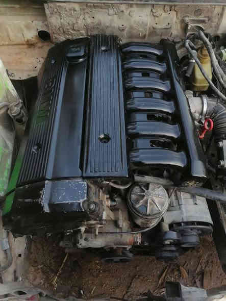 السلام عليكم للبيع تحويره كامله مكينة 20 وكير عادي وضفيره وعقل  سعرها ٩٠٠ وبيه مجال قليلل
***********
