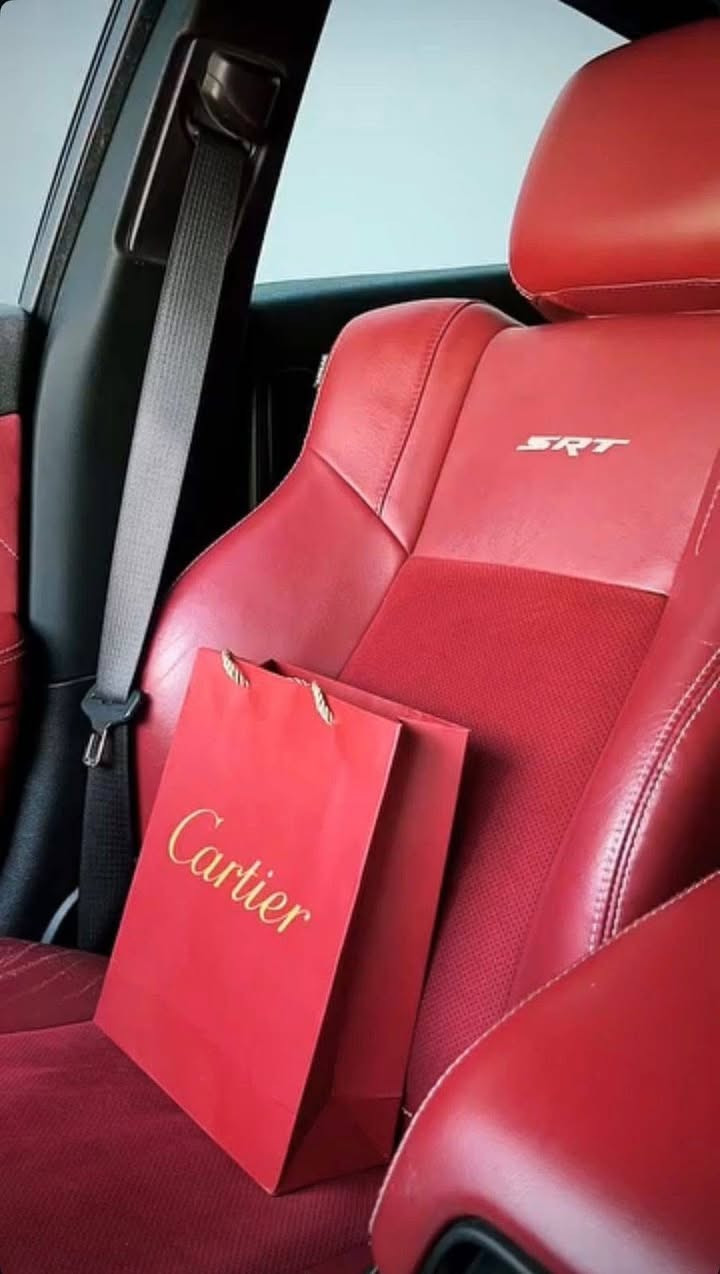 دودج جارجر SRT موديل 2014
محرك 6400 خليجي وكالة العرصااااات 🧨🔥

السيارة جديدة بمعنى الكلمة ومحافظ عليها بشكل عالي
مملوكة من قبل صاحبها لمدة 5 سنوات
المحرك والقير بحالة ممتازة جداً (نظافة ساعة سويسرية)
مواصفات SRT (فول كامل 1/1):
داخلية حمراء كاملة
جلد + ألكانتارا
كشنات أمامية وخلفية تدفئة وتبريد
تدفئة ستيرن
فتحة سقف
عداد خليجي 300
كشنات ميموري
تسخين مرايات
تسخين زجاج خلفي
عدسات بلادي زينون
درك SRT
سكليتر وبريك تحكم كهرباء
شاشة SRT بكامل مواصفاتها
ويل 20 بلادي
إطارات أمريكية جديدة
الميكانيك:
ماشية 100 ألف كم حقيقي
اكزوز كورسا كامل من الطول للطول
الصوت طبيعي ونظيف
الهيكل والصبغ:
لا يوجد أي حادث أو ضرر
نظام الإيرباك بلادي ولم يعمل
يوجد صبغ 4 قطع فقط بسبب جراد وحادث سطحي
الصبغ احترافي وغير ملاحظ
السيارة على الواقع أجمل من الصور

د الاتصال بصاحب السيارة: ***********
