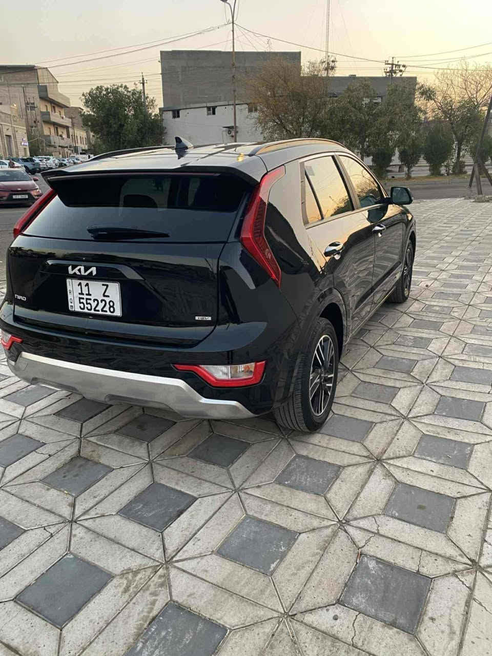 السلام عليكم كيا نيرو للبيع او مراوس موديل ٢٤ماشية ١٦ سيارة فول مواصفات للاخير حادث بالصور بدون ايرباك ***********رايدها ب١٧٠وبيها مجال
