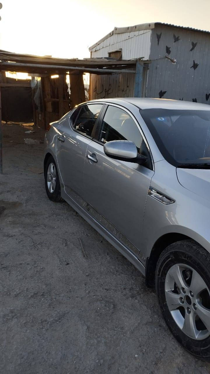 كيا اوبتما K5 موديل 2011
وارد كوري خطين.... محور خط واحد دووش 

لون سلفر 

#مكفولة من الضربة 

#مكفولة من التبديل.... للعلم الوارد الكوري ماينكفل من الصبغ. 

#تبريد قطعتين ممتاز 

#حدادية جديده قبل شهر مسويها مشط جديد

تخم تاير جديد 

#رقم بصرة باسمي... تحويل مباشر... رقم انكليزي 

#السعر 110$ والشراي يدلل 

اريد ابيع واليجي حياه الله 

#البصرة ابو الخصيب / كوت ثويني 

***********
السيارة تاخذها وتفحص وين مايعجبك
