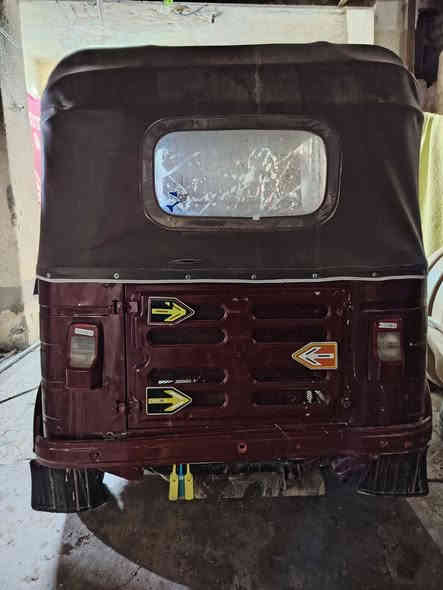 السلام عليكم تكتك مرقم لبيع موديل 2019 شهر 2 نضيفه مصبوغه لون ماروني السعر 5  و بيه مجال مكاني بغداد سبع البور بيه دوس الي بل صفحه ما معمره ***********
