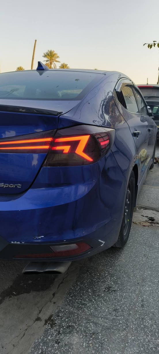 النترا سبورت 2019 كيررر عادي مراوس سياره مابيها نقص برغي***********
المواصفات 
1 بصمه تشغيل وابواب
2فتحة سلايد
3 كشنات جلد
4كشنات تدفئة 
5 لايت عدسات كهربائي زنون فلاش
6لدات امامي 
7لدات خلفيه
8شاشه كبيره
9رادارات 
10كاميرا امامية وقيادة اليه تتوقف سياره وحدها
11 كاميرا خلفية
13 محرك تيربو 1600 طياره بانزين عادي وتبطنش
14 كير سبع نمر مع البك
15 ستيرن حرف دي

  
وباقي المواصفات المعروفة وانشالله مانسيت شي وكلشي مذكور
