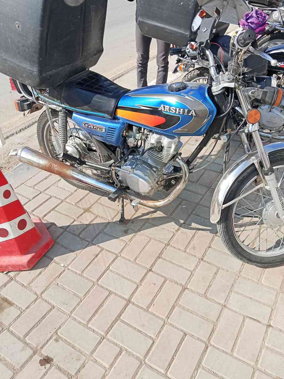 السلام عليكم دراجه ارشا موديل 24 طالعه بل 25 بشهر ال 5 اوراق سكنر الله شاهد دراجه مرتبه كلش ونضيفه وخير من الله رايدها 550 وبيها مجال بسيط حك الجيه تفضل خاص او *********** بي وتساب
