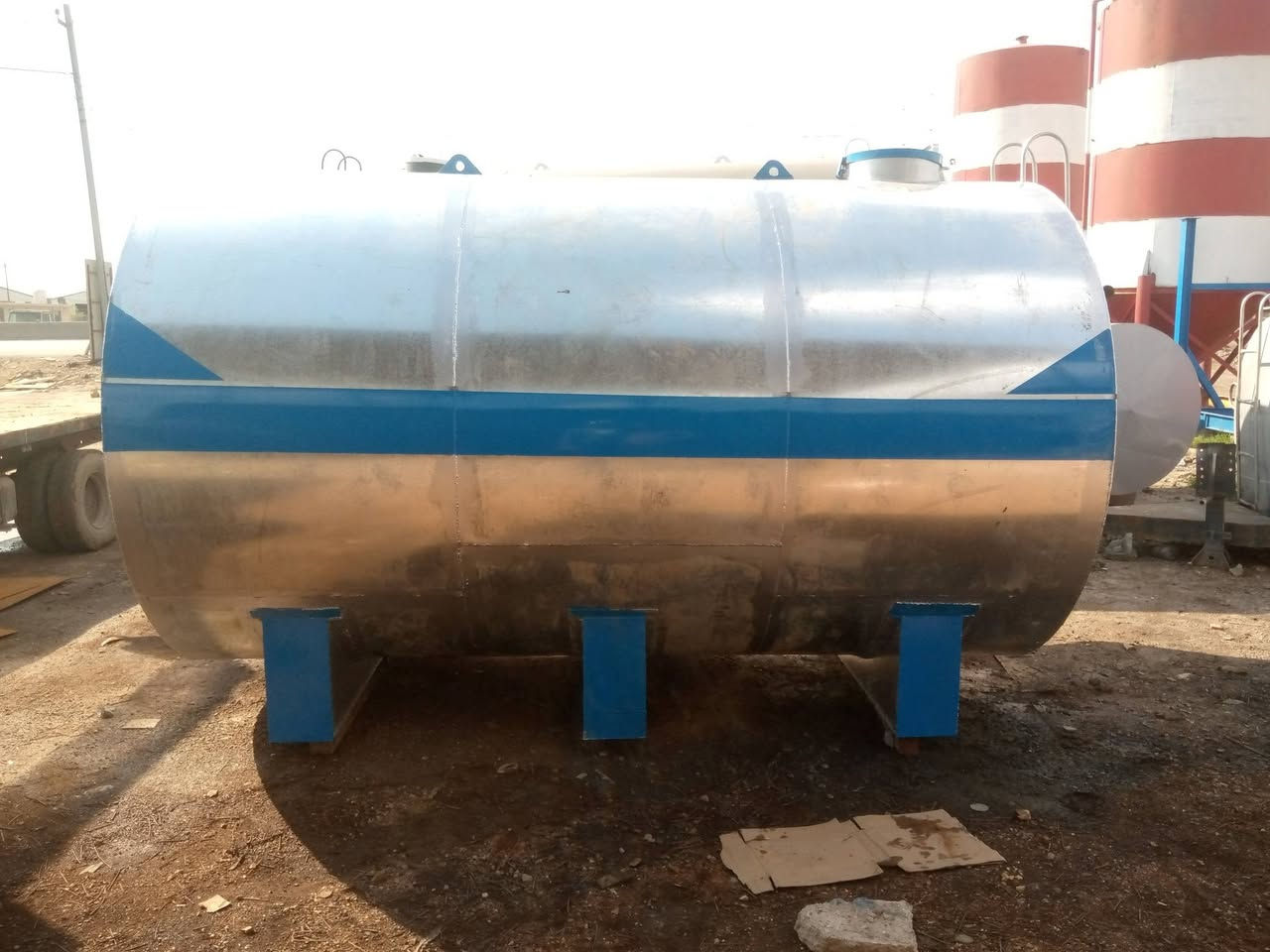 حدادة لصناعة الخزانات الماء والوقود والمقاطير الزراعية
***********
***********
