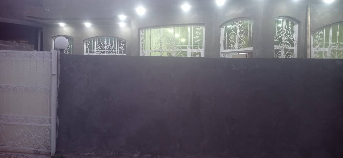 الدار للبيع المساحه ٢٠٨ طابو زراعي صرف الموقع زراعي الجمعيه خلف ملعب البو نصيف شارع تبليط موقع قريب جدا عن الجمعيه البناء حديث غرفتين نوم وصاله كبيره واستقبال ومطبخ صحيات داخليه وخارجيه سقف صب العقار حاليا فارغ الاستلام عند الشراء نفس اليوم السعر ١٩٠ بي مجال بسيط مراجعة مكتب ابو ازهر الجرياوي للعقار الجمعيه مقابل اسواق حاتم غازي الاتصال على الارقام التاليه 
***********
***********
***********/بالتوفيق إنشاءالله
