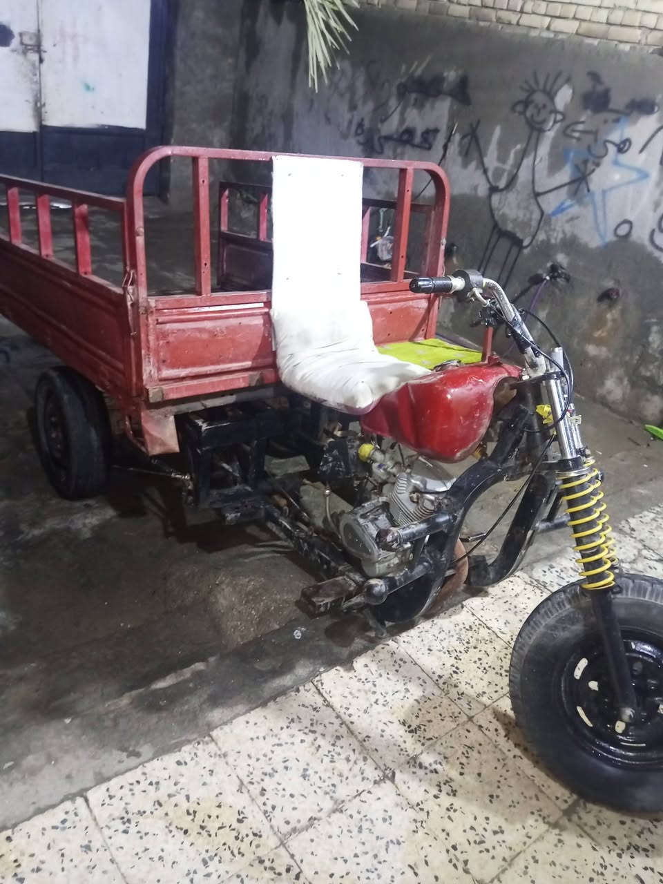 السعر 450 وبيه مجال العنوان العماره. رقم الهاتف ***********
