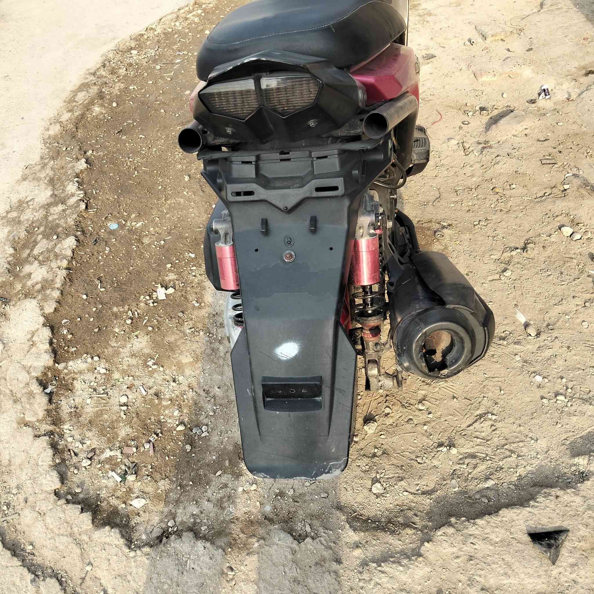 سلام عليكم جبلي للبيع دراجة تخبل مكينة وكفر نضيفة 90/100 تجي تفحص وتاخذ اذا ما يعجبك نضيفك تروح وسعر جوة سوك مكاني بغداد مدينة الصدر رقم ***********
