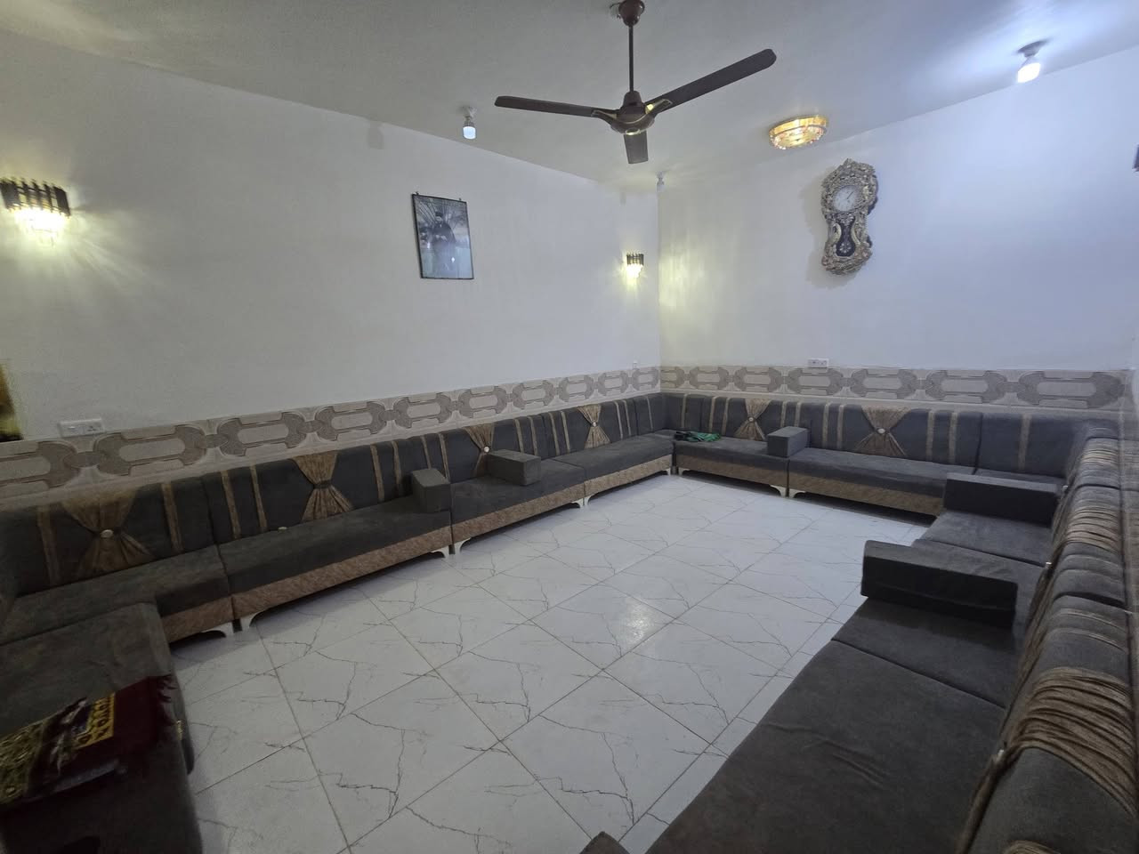 دار سكن للبيع طابو زراعي سند 25 في ( حي الصناعي )
خلف ( معمل الثلج ) ثاني شارع

مساحة 200 م - ماء - كهرباء - مجاري خفيفه (( شارع بعرض 10 م ))
 - سقف صب كونكريت-( غرف نوم  عدد 2)
( بناء درجة اولة )
 ملاحضه مهمة__(البيت معاملته كامله بلطابو)
للاستفسار مراجعة مكتب العايد للعقار
   واسط - الزبيدية - حي السلام *********** عباس
***********منتظر
***********منتظر
