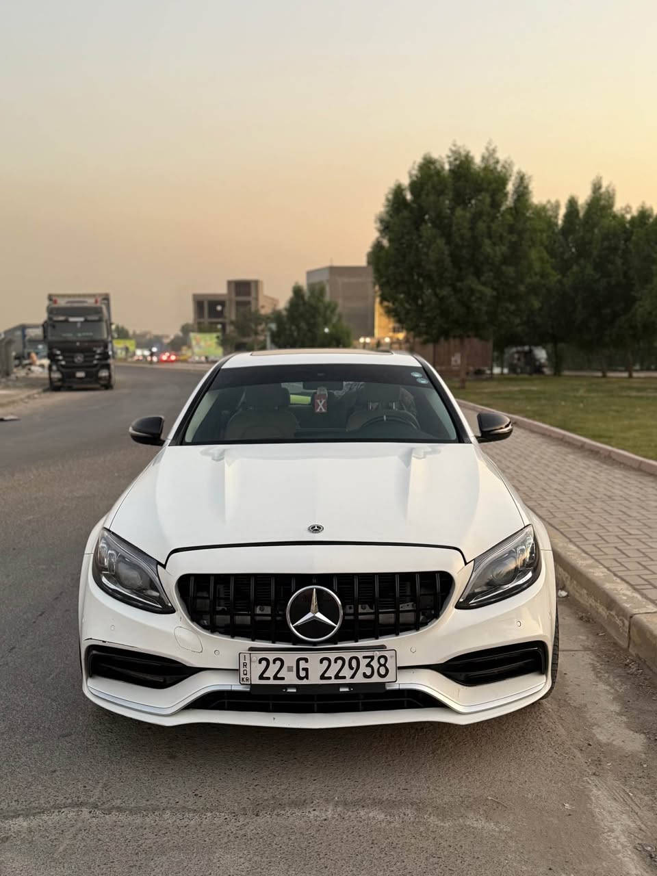 مارسيدس c300  2021 
للبيع 
رقم اربيل سيارة باسمي تحويل ثاني يوم
الضرر قطعتين 
مواصفات فتحه 
بصمة تشغيل بصمة ابواب 
مقاعد تدفئة 
رادارات 
تنبية الاصطدام الامامي
وباقي المواصفات العروفه 
السعر 295 ورقه
رقم الهاتف *********** بغداد, العراق
