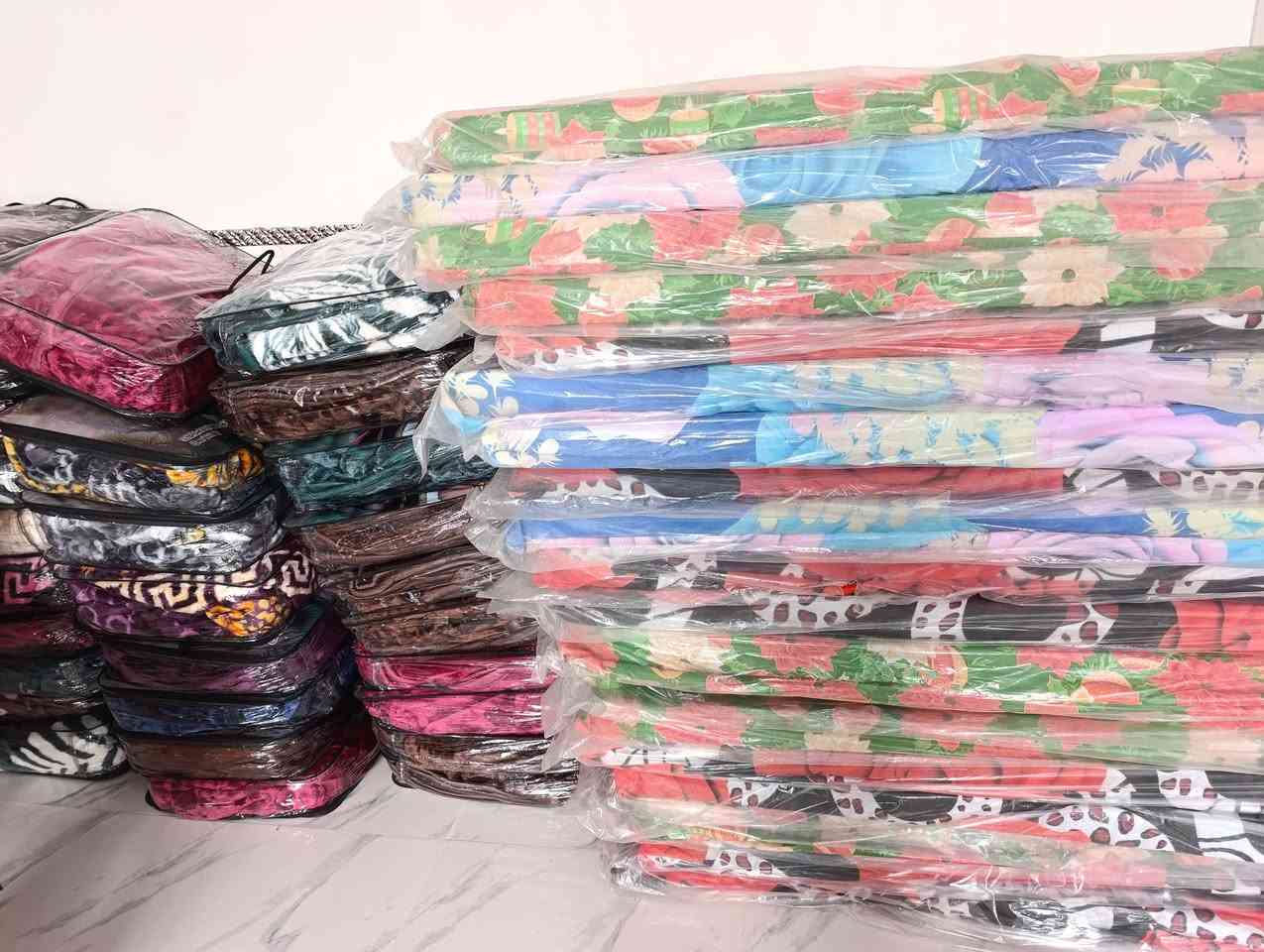 مەچۆ لەبازار بەتانی بکری بە پارەیەکی خەیالی لای من سعرم خوار جملەیە
پێنج کیلۆ و نیو 27هەزارە لەبازار 40هەزارە
4کیلۆ سادە و گوڵدار 20هەزارە لەبازار 30هەزارە 
3کیلۆ بە15هەزارە   لەکەلار و باوەنور هەمانە 
تکایە موشتەری نیت لەکاتمان مەگرە سعری کۆتایم نوسیوە
***********کەلار
***********باوەنوڕ
