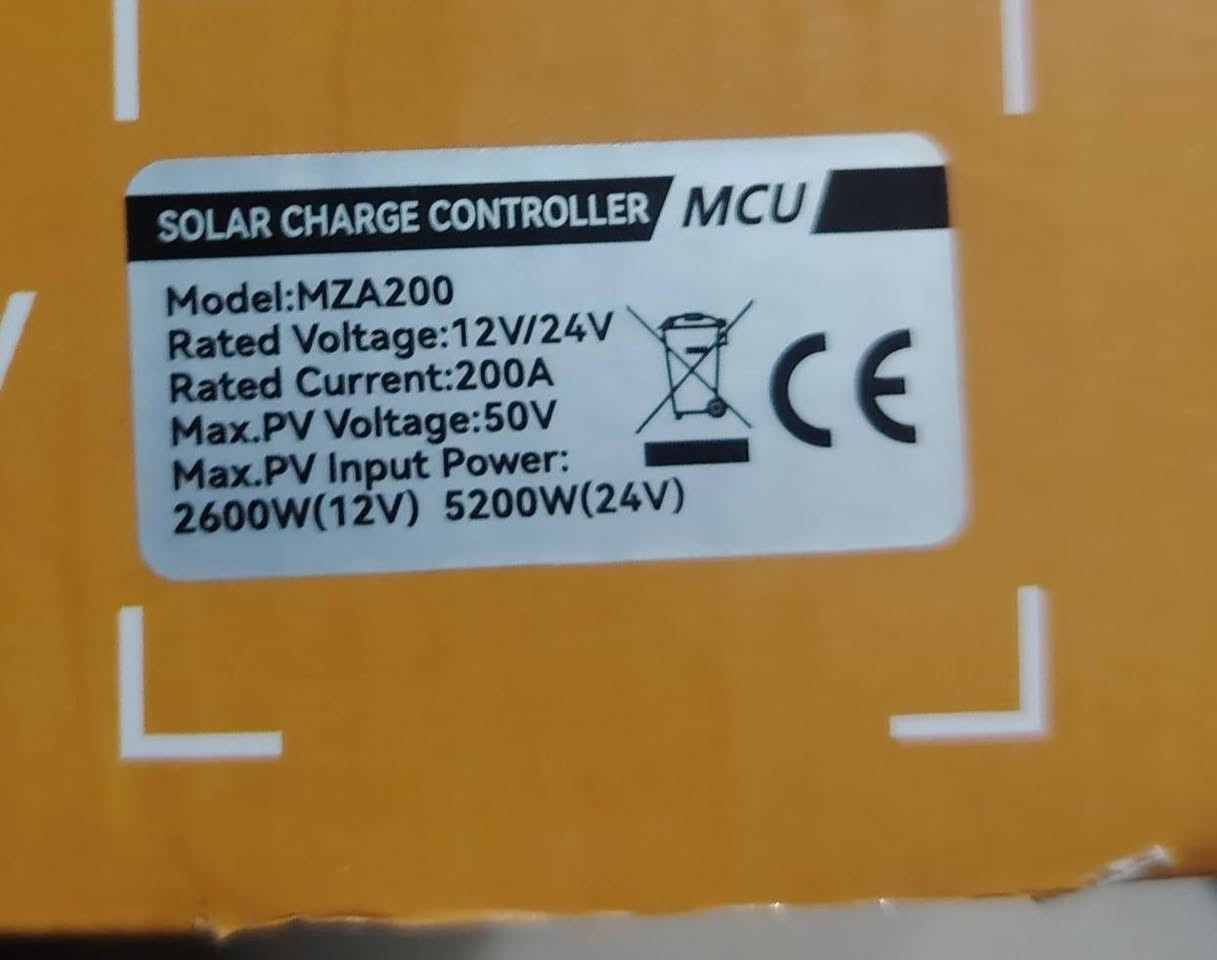 هذا الجهاز هو منظم شحن شمسي (Solar Charge Controller) يعمل بتقنية MPPT (تتبع نقطة القدرة القصوى). يدعم هذا الموديل تحديد جهد النظام تلقائياً (12/24/36/48 فولت) ليتناسب مع مجموعة متنوعة من إعدادات البطاريات.بناءً على طلبك والبيانات المتاحة:المواصفات الفنية (لموديل 200 أمبير)تيار الشحن المقدر: 200 أمبير، وهو مصمم لأنظمة البطاريات ذات السعة العالية التي تتطلب شحناً سريعاً.تحديد الجهد: يتعرف الجهاز تلقائياً على جهد النظام (12V, 24V, 36V, 48V) بناءً على أول بطارية يتم توصيلها به.الكفاءة: تتميز تقنية MPPT بكفاءة تتبع تزيد عن 99.5%، مما يرفع من حصاد الطاقة بنسبة تصل إلى 30% مقارنة بمنظمات PWM العادية.التوافق: مناسب لأنواع مختلفة من البطاريات مثل بطاريات الرصاص الحمضية (سائلة، جيلاتينية، مغلقة) وبطاريات الليثيوم (مع ضرورة ضبط المعلمات يدوياً لليثيوم).


**إذا كنت صاحب هذا الإعلان وتريد حذفه لأي سبب، رجاءا أرسل رسالة إلى الدعم الفني**