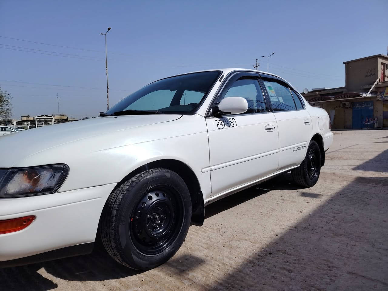 للبيع كورلا موديل 1995
صبغ عام جماليه
كفاله من ضرر
محرك جديد كير اوتوماتيك
حداديه جديده تخم تاير جاهزه
سياره احله من صوره
 سعر 68 بيها مجال 
مكان واسط نعمانيه *********** /***********
