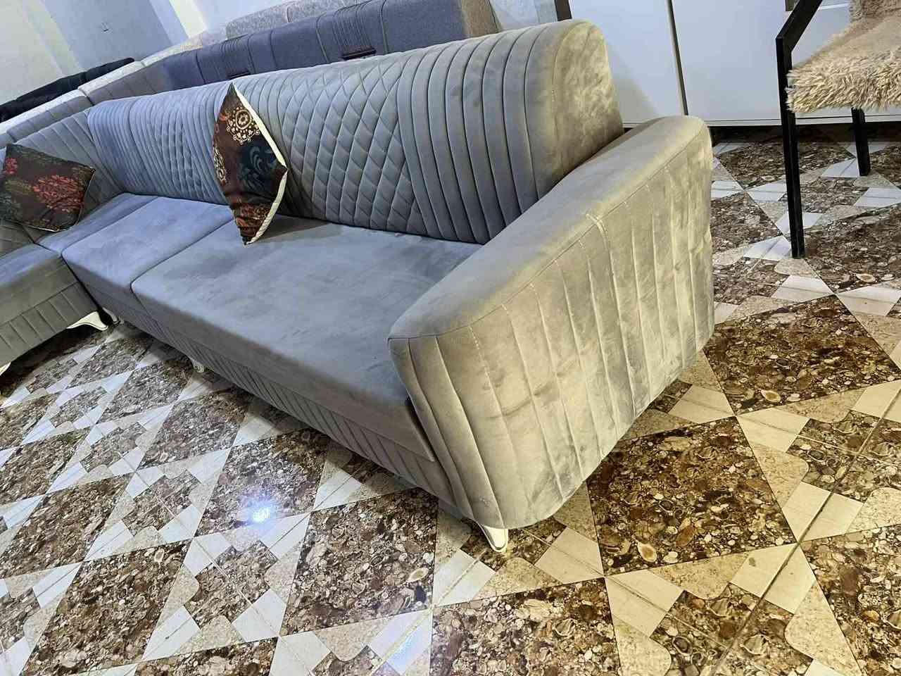 بؤ فروشتن
١٠ نةفةريية
***********
