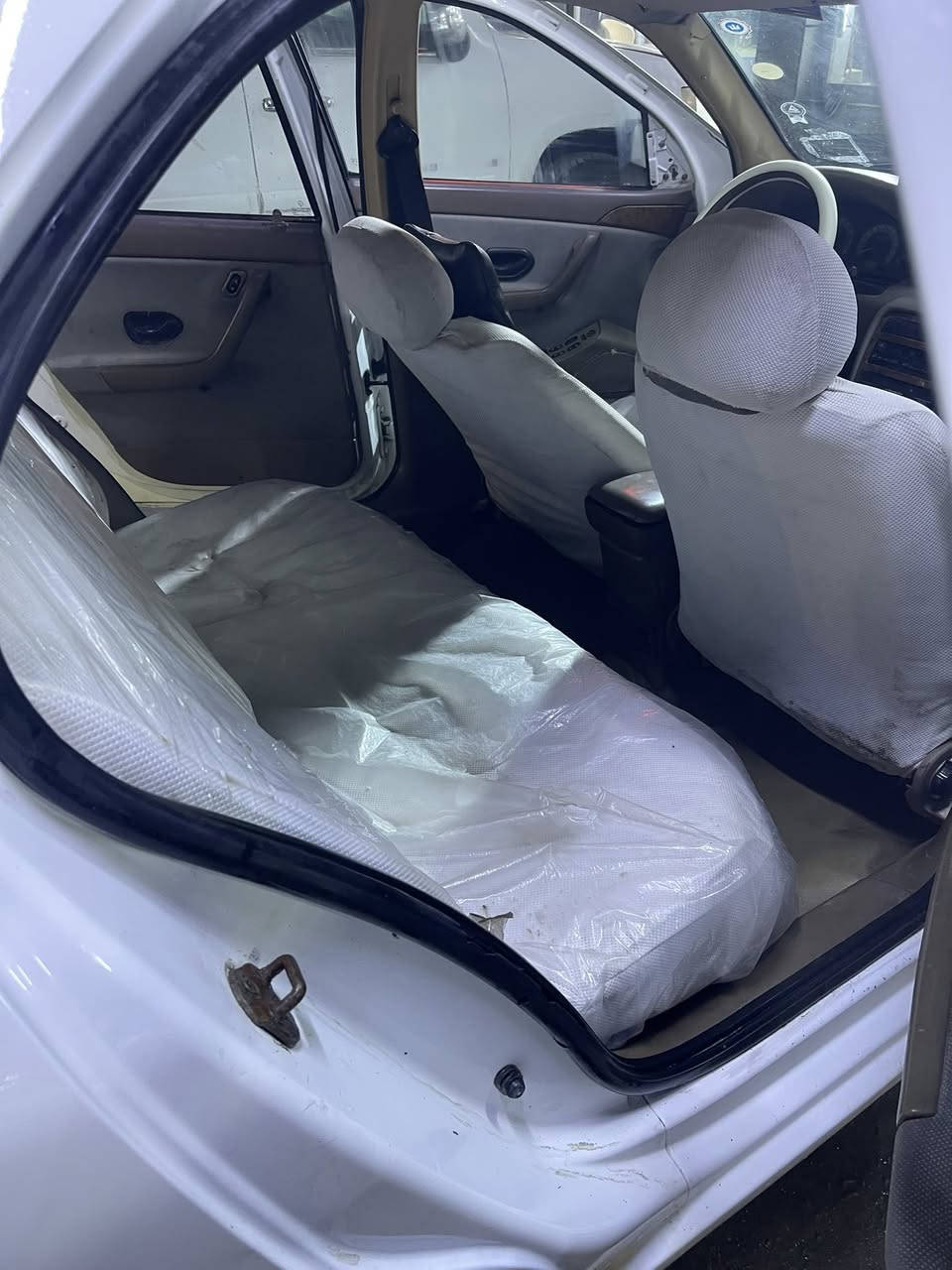 سلام عليكم سمند موديل 11البيع بيهه قطعتين  مصبوغ بنيد جملق الخلفي 
سياره تخم  تاير جديدكهربائيات شغاله  كله شغاله تبريد ثلج  مكينه اتنقص سنويه بسم خالي مكان بصره شط العرب
سعر 34بيه مجال***********
