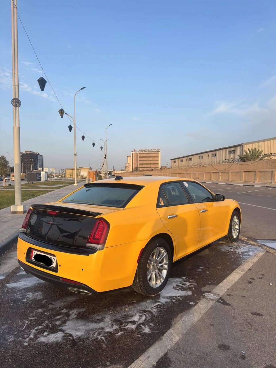 السلام عليكم 
اوباما 2021 اصل 
مواصفات S تدفئه كشنات ومودات سبورت وشفتات وكشنات حظن
 
بيها رصعه خفيفه على كد اصبع والباقي كفاله عامه
جامتها البلاديه وسبير مانازل
ويل مكسيكي اصلي مو تجاري
خطها بصرة-نجف
مصفره هيئه وغرامات
رقمها بغداد
مكاني بصره
السعر 325 وبيها مجال 
***********
