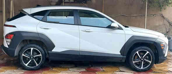 اتصال  ***********  كونا  2024  لون ابيض   رقم  مميز  بغداد  انكليزي بسمي  محرك 2000 دوش  تو ويل  بصمة تشغيل بصمة ابواب تشغيل عن بعد هند بريك بصمة هيتر كشنات هيتر  ستيرن شاشة متصلة اوتو هولد درايف مود تحديد مسار  قيادة ذاتية مانع تصادم رادارات  امامي خلفي  جانبي  نظام  نزول منحدرات حادث  تبديل بنيد  وباب خلف السايق اصلي  نفس اللون  وصبغ  جاملغ يم قبغ بانزين  وربع باب  السايق  ماشية  34 الف  حقيقي   مكان السيارة  بغداد  زيونة  سعر  173   بي مجال  بسيط بغداد
