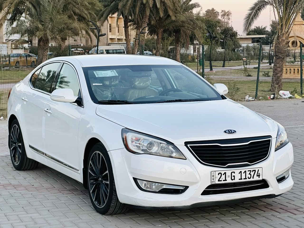 كيا كادنزا
موديل 2013 خليجي
محرك 3500– 6 سلندر 
ماشية 87 .    الف كيلو  شرط لفحص 
      سيارة بسمنة:///// 
سيارة مكفولة كفالة عامة
السيارة جاهزة من كلشي بدون اي نقص 
المواصفات✅ فول لفول عدا لفتحة
-تشغيل بصمة مع بصمة الابواب الامامية
داخل  قرميدي ملكي VIP 
-انارة بالمرايات والابواب الامامية
-كاميرا وحساسات خلفية
-بردة خلفية متحركة
-تبريد قطعتين
-تخم تاير جديد
-كشنات كهربائية جلد تدفئه
-لد امامي وخلفي
-تحكم كامل بالستيرن
-شفتات ستيرن رياضي
-نظام ترحيب 
-سماعات انفنتي 12 سماعة
-اشاير مري+شفط
وباقي مواصفات الكادينزا معروفه
**اخوان بل عافيه ع ياخذه السياره 
السياره جديده ومابيه اي عيب او نقص
السعر 129$$
العنوان بغداد / البلديات
0771 008 7633
