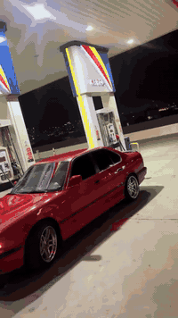 سلام عليكم بي ايم موديل 1990حجم 520كير عادي كبس كير مكينه شرت تحويل وكاله شرات  تبريد شغال بدوم صبخ غرامه 370الف ينزل من سعر سعر 59 مجال  سياره موجود في محافظه دهوك رقم تلفون ***********   ***********
