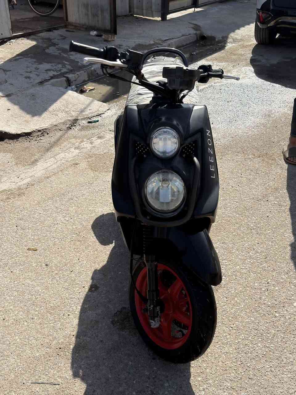 السلام عليكم سكنس جبلي لبيع فقط دراجه رمبه صارله اقل الشهر من نزلت دراجه جديده بالجيس 
كاربون فايبر اصلي 
سكان رياضي اصلي 
دراجه كلش حلوه شلعه اشك الكاع وكله بلادي ومعدل وبانزين محسن افول اله دراجه انظف من الجديده 
العنوان بغداد الشعب سوق شلال 
رقم الهاتف ***********
