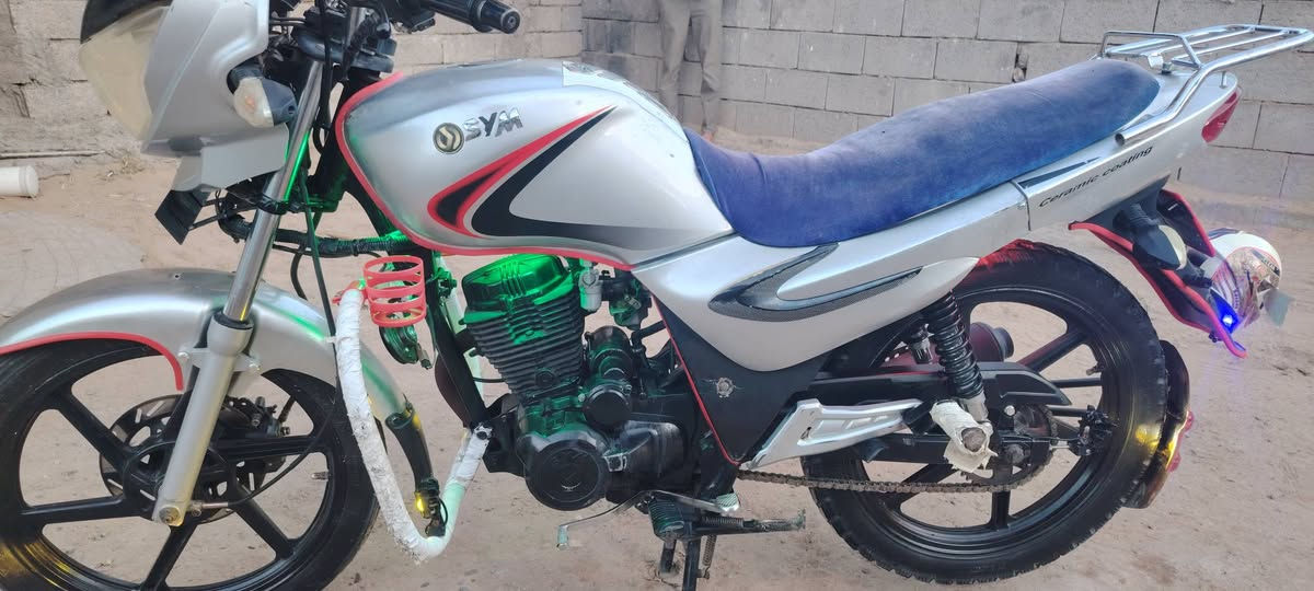 سلام عليكم ورحمة الله اخوان
سايم 2013 للبيع محرك فول مكفول  لا تنقيص ولا تبخير كهربائيات كلهه شغاله  مرقم سنويه تنتهي 2028لوان رصاصي تايرات بعدهن جدد كما موضح بصور السعر 1150
تواصل علا رقم ***********
