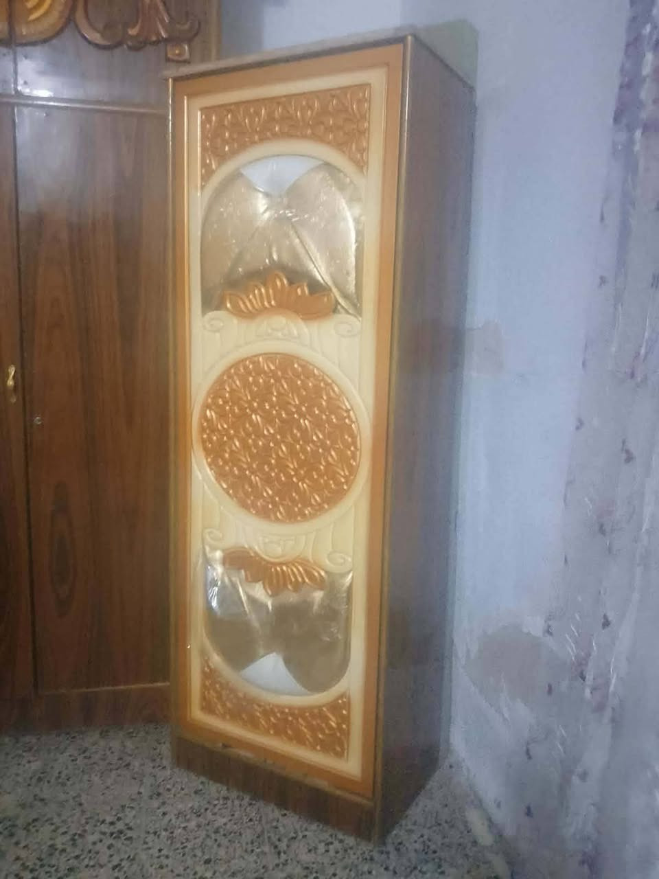مكلف بل، النشر 
غرفه اخشباب للبيع
السعر ٥٥٠بيه مجال 
اتصل ع رقم او راسلني واتساب او خاص ***********
