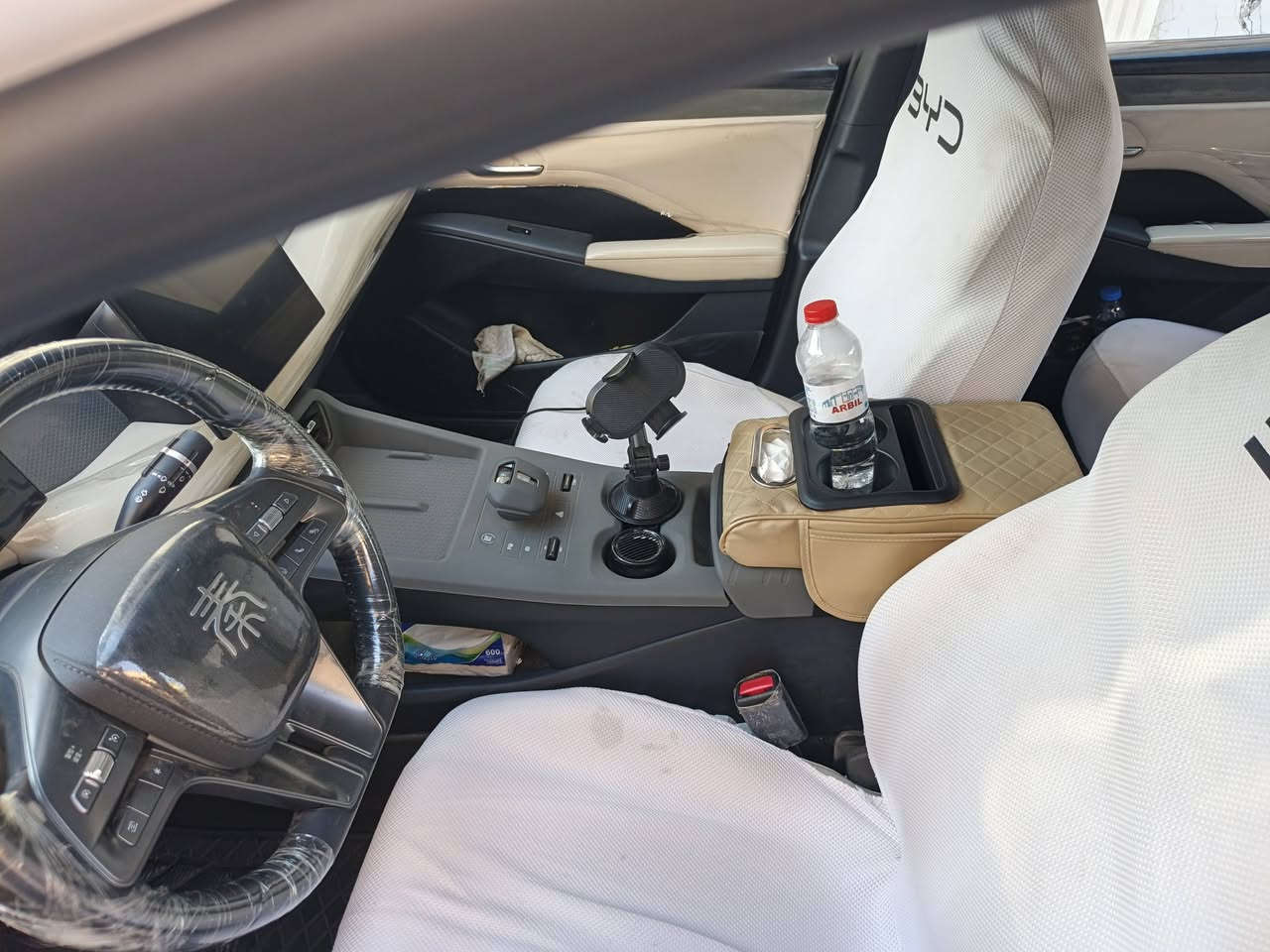 السلام عليكم بي واي دي كن بلاس ماشيه بانزين ٢٠٠٠ و ماشيه شحن ١٢٠٠ مكفولة كفاله عامه رقم بغداد باسمي سعره 18000000 مع كافه ملحقاته ***********@
