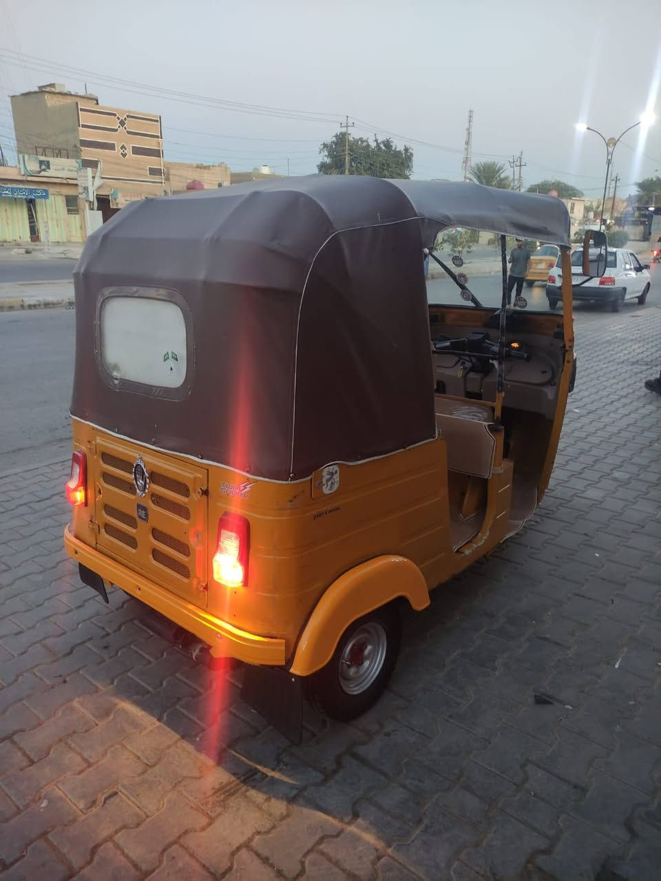 تكتك للبيع موديل 20 اوراق اصولي يم مكتب حسين مكينه توني مجفتها بعده علسحك  بيه لغودة مصبوغات وباقي كفالة تكتك نضيفه وجاهزة من كلشي 

مكاني كربلاء ..***********.   ***********
