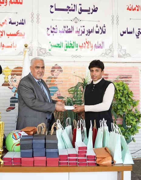 منشور رقم (٣)
بمناسبة ♥️ عيد الطالب ♥️
يقدّم الدكتور عمّار العرباوي معاون المدير العام للتربية للشؤون الفنية
هدايا لطلبة الخامس العلمي في ثانوية الكوثر الأهلية النموذجية للبنين بمناسبة عيد الطالب.

ثانوية الكوثر الأهلية النموذجية للبنين
مكان لزرع بذور المستقبل،
وبيئة تعليمية مميزة.

🌹🌹 التسجيل مستمر 🌹🌹

🌹 مميزاتنا:
🌷 كادر تدريسي متميّز ذو خبرة عالية.
💐 متابعة يومية لمستوى الطلبة.
🌹 بيئة تربوية وتعليمية راقية.
🌺 قاعات دراسية مهيأة ومكيّفة.
🌹 أنشطة علمية وثقافية داعمة لمسيرة الطالب.

الموقع: النجف الأشرف / حي السعد / شارع جامع ابن كمّونة / مقابل القنصلية الإيرانية سابقاً / مجاور مكاتب السياحة والسفر.

للاستفسار الاتصال بـ:
📞 ممثل الهيئة التأسيسية: ***********
📞 الحسابات: ***********
📞 الإعلام: ***********

المركز الإعلامي
