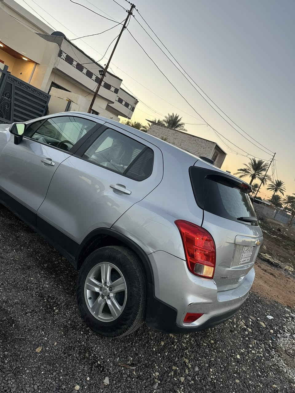 السلام عليكم للبيع شوفر  تراكس ٢٠٢٠ وارد أمريكي حادثه موضح بل صور  مكينه ١٤٠٠ تيربو ماشيه شي قليل مكان سياره بغداد كرخ رقم هاتف 
سعر ٩٠ $ وبيه مجال ( وتساب *********** ) رقم هاتف ( ***********)
