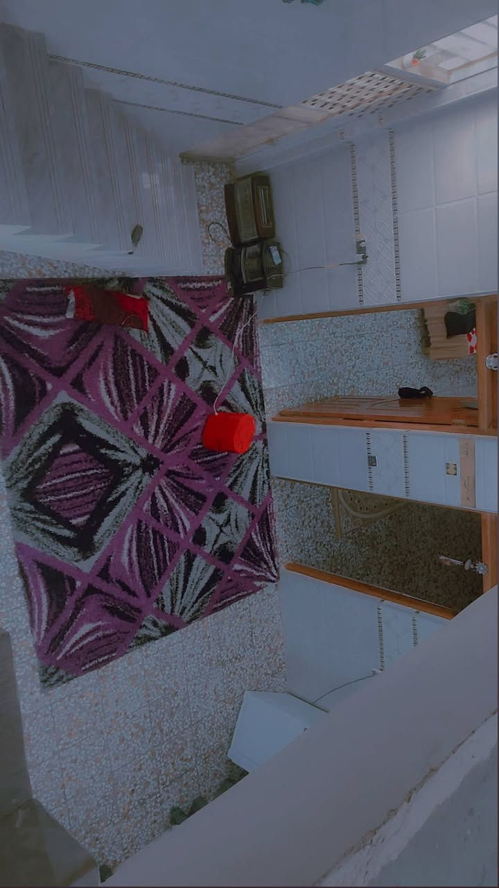 مشتمل 100متر ركن على شارعين للبيع طابقين يتكون من ستقبال وصاله وغرفه وصحيات داخليه وخارجيه وطابق ثاني غرفه وصاله الاستفسار الاتصال ***********
