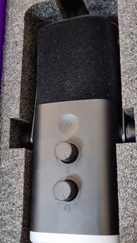 مايك • فيفين • AM8