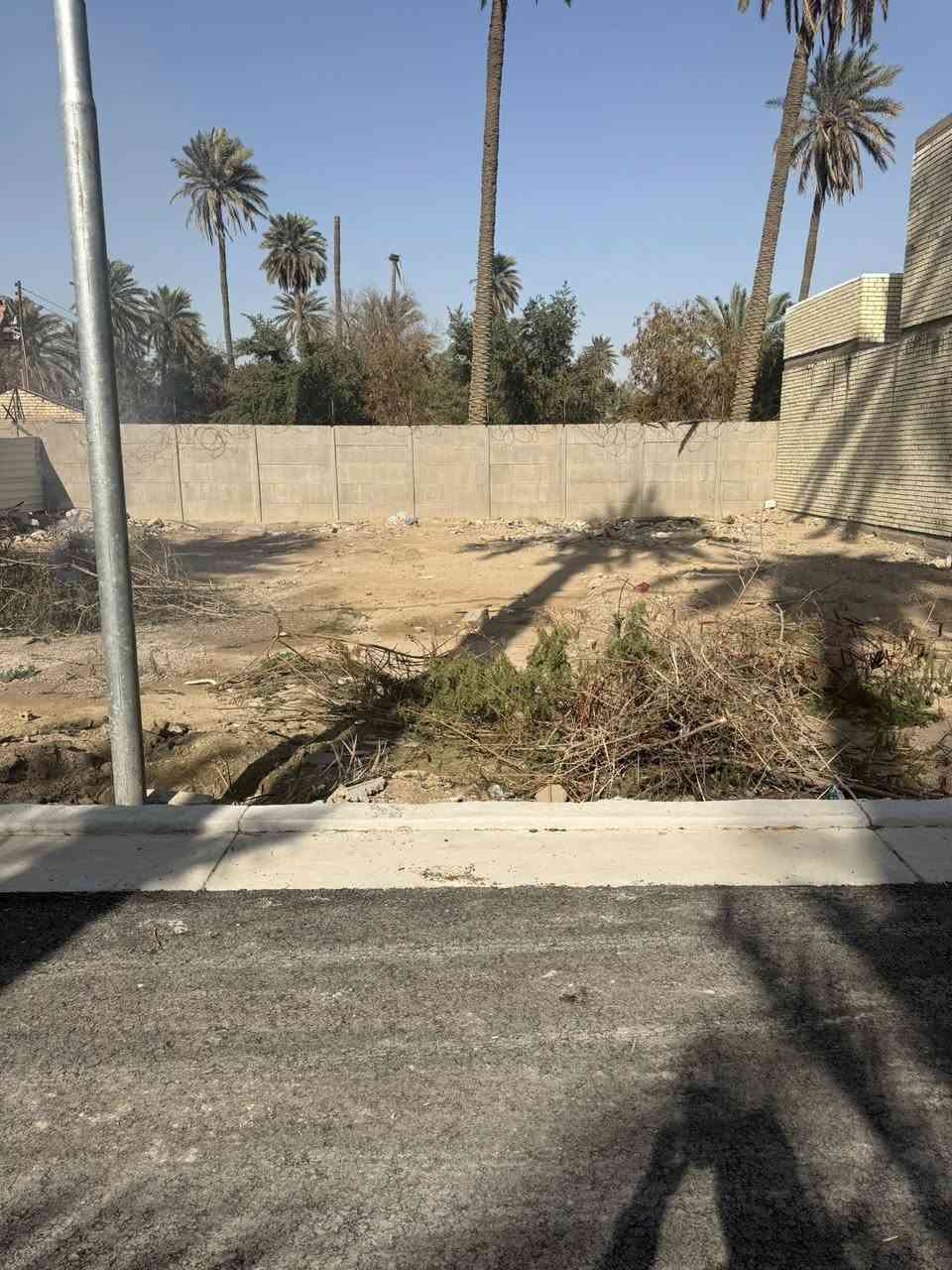 السلام عليكم من رخصت مدير الكروب المحترم قطعه 
للبيع طابو زراعي بغداد الزعفرانية قريبه على شارع السندباد
مثل ماموضح بلصور منطقه كامله من الخدمات وهاديه كلش حلوه السده مال زعفرانيه للمعلومات اكثر التصل *********** وبي واتساب اعتذر على مراوس اوقسط 
بيع نقد فقط
