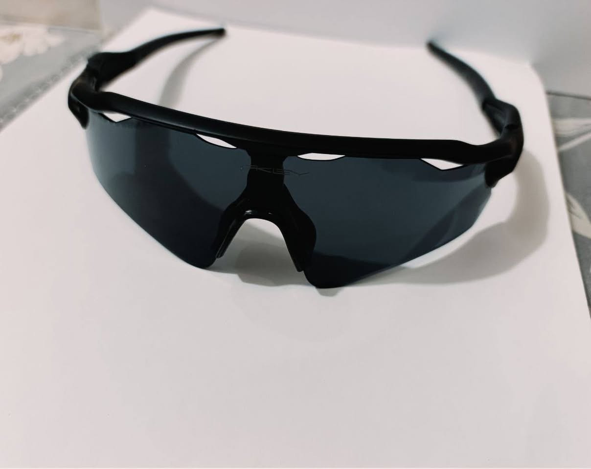 OAKLEY  ماركة USA مختوم 
سعر القطعة 7 ألف 
***********
