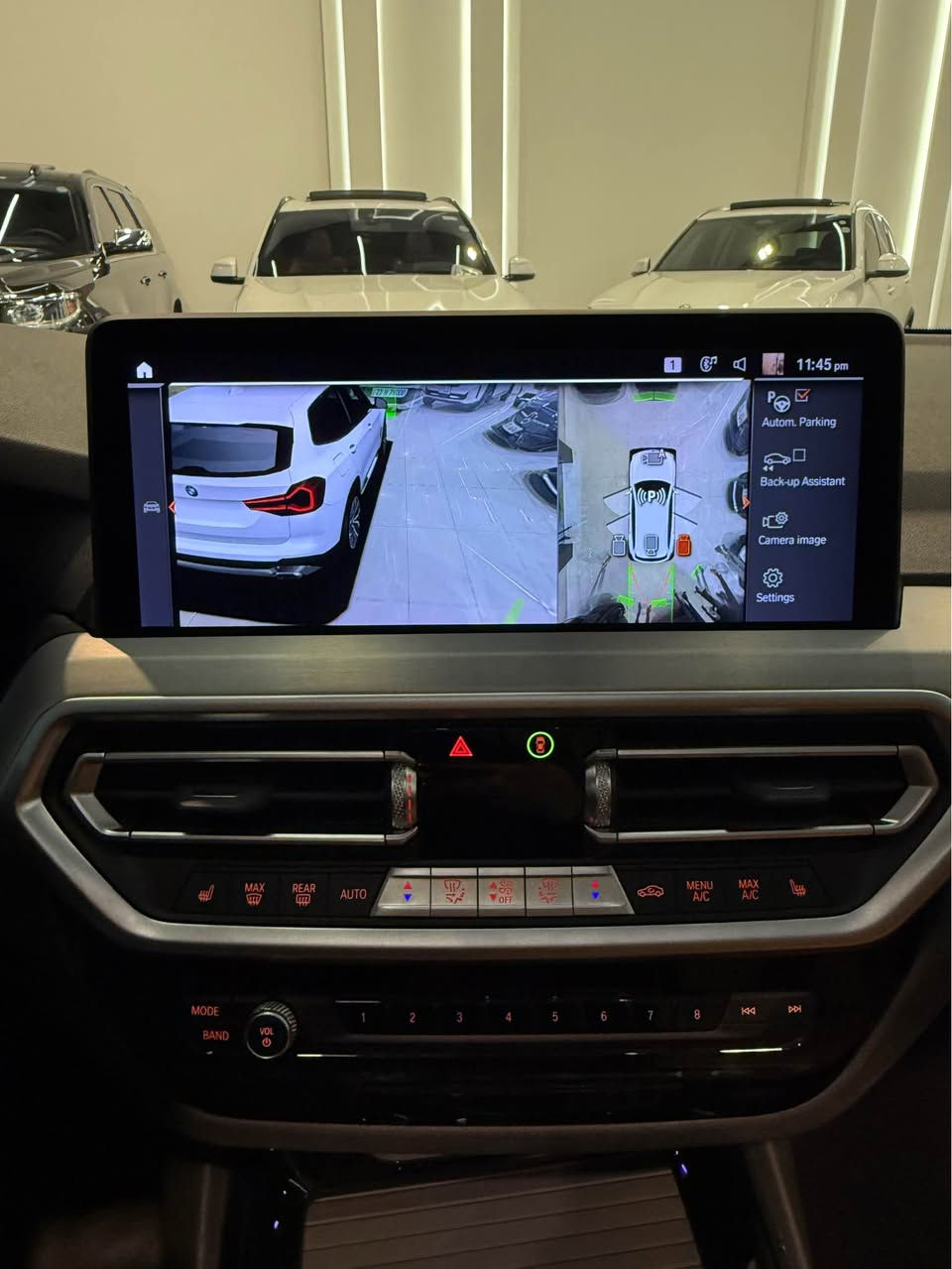 BMW X3 2024 Mpakage Black Full Option
موديل /2024 .
العداد / ماشية 13 الف فقط زیرو .
سعر/ 340 ورقه و بیها مجال قلیل.
اللون / ابيض ثلجي، لون الداخل مشمشي ديزاينو .
 السيارةفول الفول ، مواصفات كاملة للاخير ، بدي ام M packag, اربع ابواب بصمة و صندوق كهربائي و فتح واغلاق ذاتي للسيارة و الصندوق عند الاقتراب ، فتحة سقف ، لايتات  بلاک شاشة وكاميراو حساسات امامية خلفية ٣٦٠ درجة ، رادار امامي وخلفي و جانبي و مانع اصطدام توقف ذاتي ، رادار کبیر اداپتیف نظام القيادة الذاتية ACC، نظام منع الخروج عن المسار LKA
نظام النقطة العمياء BSA, عداد سرعة الكتروني ، شاحن موبايل لاسلكي، بريك بصمة و اوتو هولد ، سماعات هارمان كاردون ، كشنات امامية كهرباء و ميموري جهتين ، سكان كهربائي وهزاز عند الخطوط
دواخل ليد تتغير عدة الوان حسب الرغبة
السيارة جديدة بمعنى الكلمة زيرو ، بدون اي نقص ، سيرڤس كامل بدون اي خلل 

وارد امريكي فقط جاملغ سایق  و حافه بنید باقی بشرط الفحص والباقي مكفولة من الصبغ والبارد و الرصعات و كلشي جدا جديدة السيارة
رقم الشاصي /5UX43DP02R9U24504
مكان اربيل / معرض البينا كارس 
موبايل / *********** أربيل, العراق
