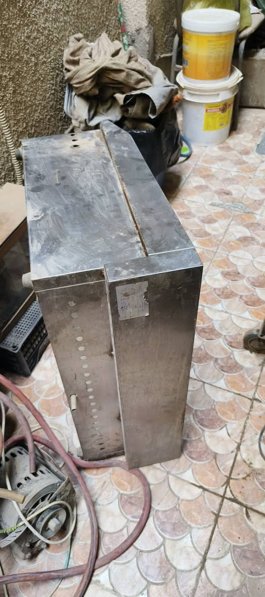 كريل بكر مستعمل قليل طولها ٧٠سم وعرض٥٠ اثنان شمعة منفصلة التشغيل الجداحتين شغالة ستانلس ستيل الداخل والخارج السعر٢٠٠٠٠٠ الموقع بغداد الكرخ هاتف ***********
