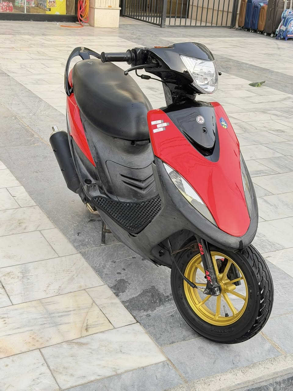 سلام عليكم ماكس 55 بلاديه كفارت الاصليه لونها ازرك جارد موجوده مكاني الدوره ***********
